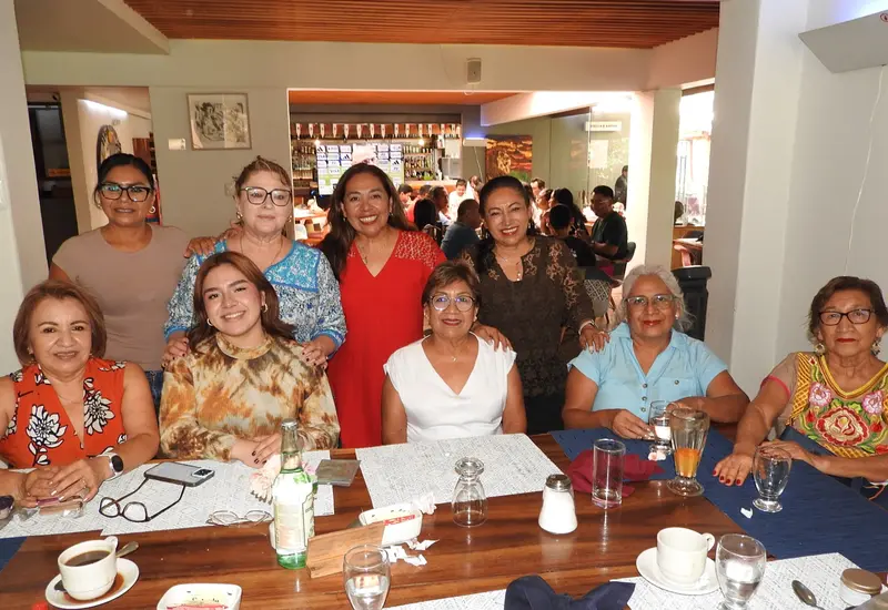 Bety, Carolina, Lolis, Juanita, Elsita, Melanie, Marisela, Tere y Elia.