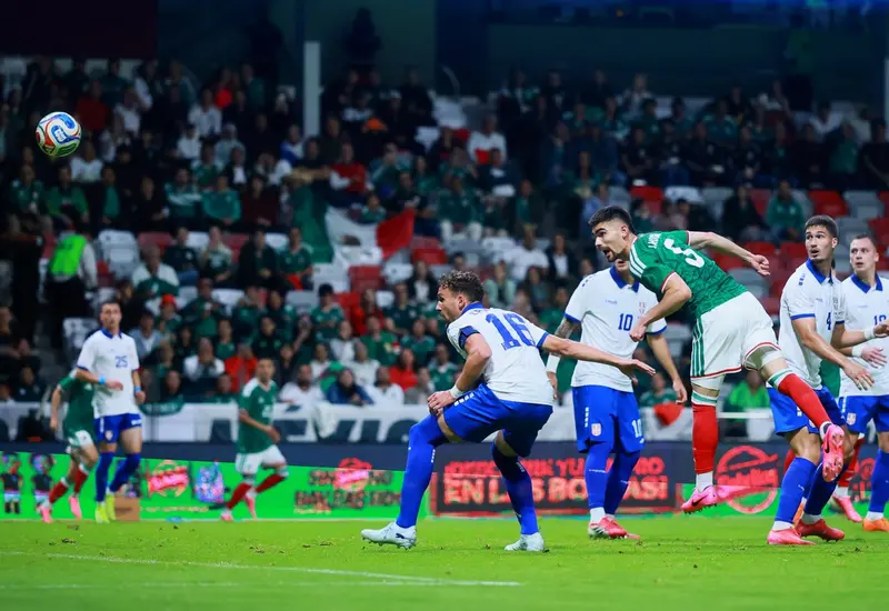 Johan Vázquez abrió el marcador para México