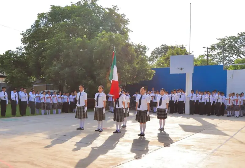 Se realiza un acto cívico en el parque central de Tehuantepec para honrar la memoria de Máximo Ramón Ortiz, autor de La Sandunga.
