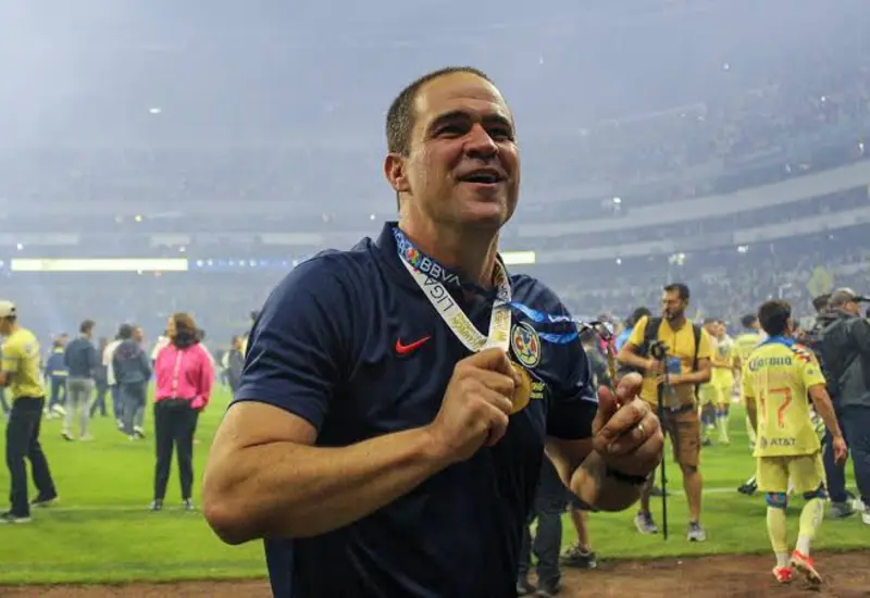 ¡BOMBA EN COAPA! EL ADIÓS DE UN HISTÓRICO ¿Un adiós o un hasta luego? Tras conquistar un bicampeonato legendario, André Jardine deja al América con una promesa que ya rompe las redes sociales: "Voy a regresar para una segunda etapa". La frase que paraliza al americanismo ya es viral.