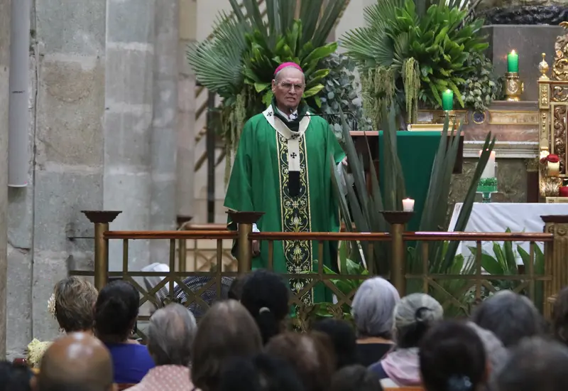 El arzobispo oficia una misa en la Catedral Metropolitana para agradecer a los feligreses por sus oraciones tras superar el cáncer.