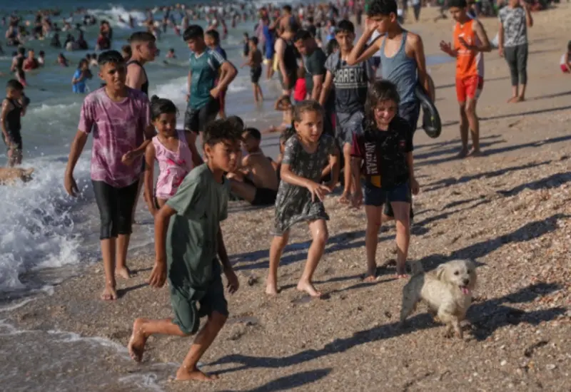 Un bombardeo aéreo impactó un campamento de desplazados en Gaza, dejando como saldo un muerto y al menos cuatro niños heridos.