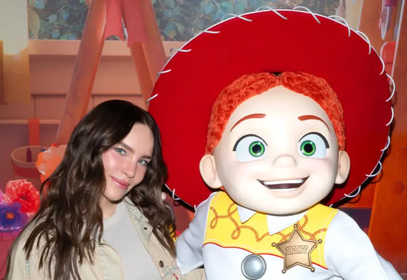 La cantante y actriz Belinda posa para un retrato, anunciando que prestará su voz al nuevo personaje llamado Lilypad en el universo de Toy Story.