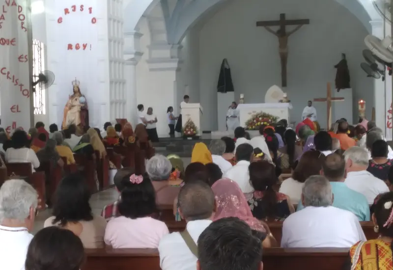 Imagen de la fiesta patronal en Tehuantepec, la celebración religiosa más importante de la comunidad en honor a Santo Domingo de Guzmán.