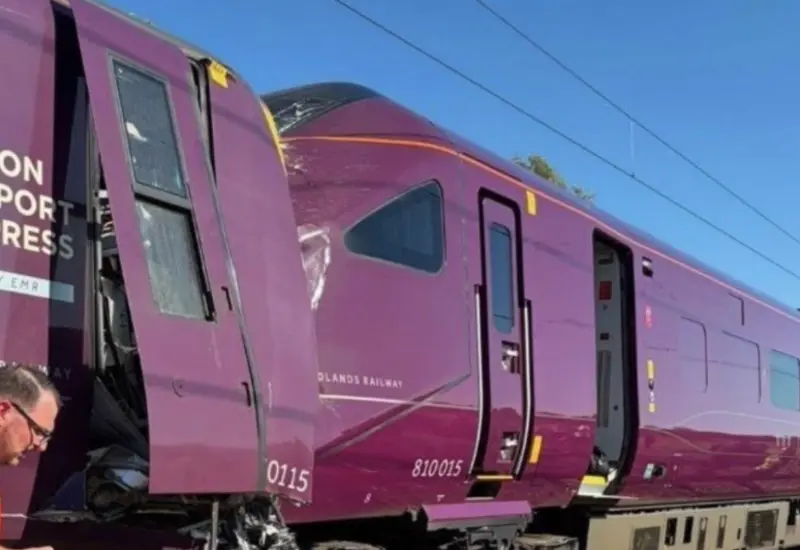Escena del masivo choque de trenes ocurrido en Londres, un incidente que dejó decenas de heridos y provocó pánico entre los pasajeros.