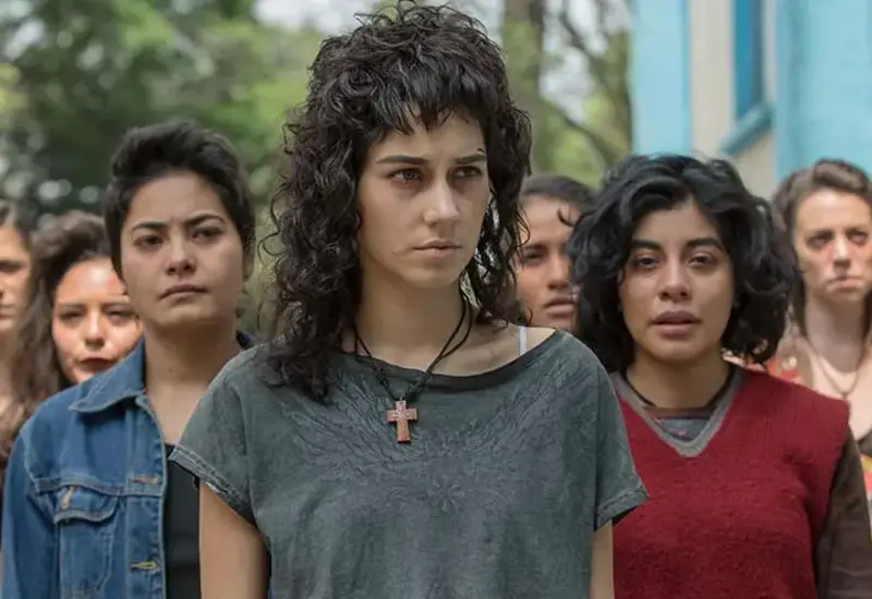 Fotograma de una película sobre una cantante de rock, presentada en el ciclo Voces del cine mexicano que destaca la fotografía cinematográfica.