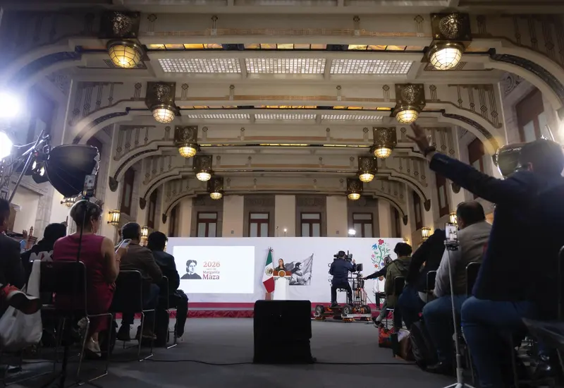 La presidenta Claudia Sheinbaum anuncia el récord histórico de exportaciones en México, una cifra nunca antes alcanzada por la economía del país.