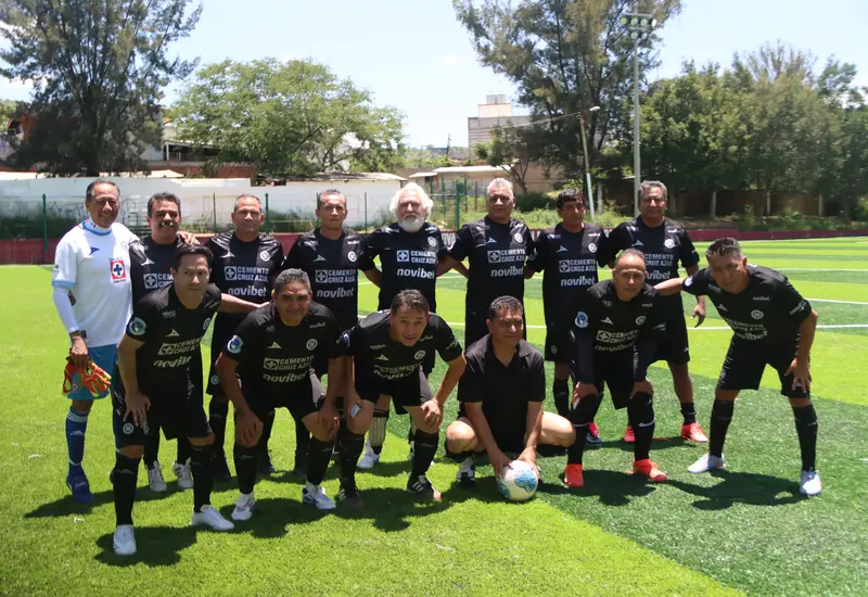 El equipo del Club Prepa festeja una victoria reñida, obtenida con gran esfuerzo en un encuentro con sabor a batalla.