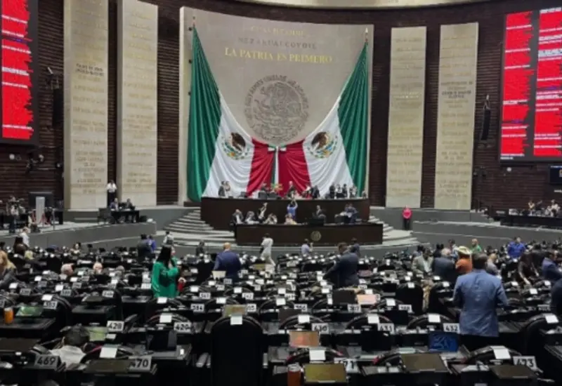El pleno del Congreso de la Unión, donde la legislatura actual ha aprobado solo 341 reformas de más de cinco mil iniciativas acumuladas.