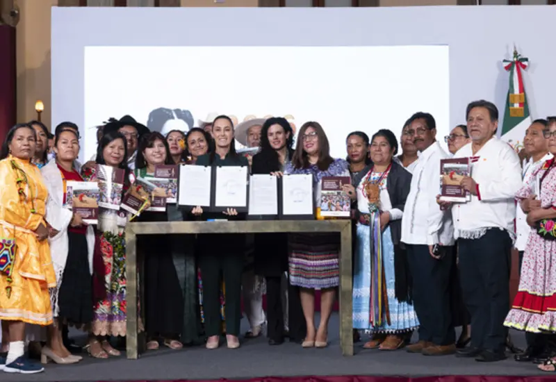 Representantes de las más de 16 mil comunidades indígenas y afromexicanas que participarán en la consulta nacional sobre sus derechos fundamentales.