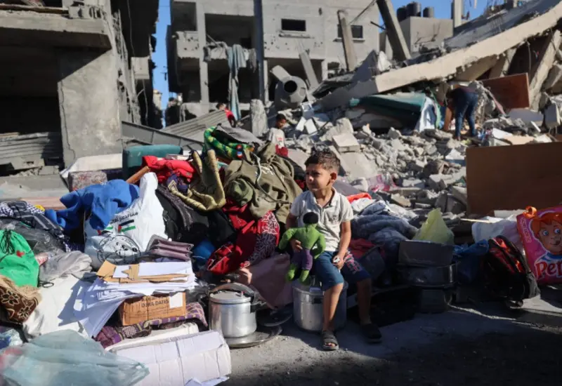 Imagen que muestra la devastación en Gaza, reflejando la profunda crisis humanitaria que enfrenta la población en medio del conflicto palestino-israelí.
