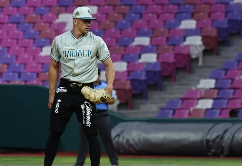El lanzador profesional de béisbol William Cuevas en una fotografía de cortesía durante su exitoso y triunfal debut deportivo.