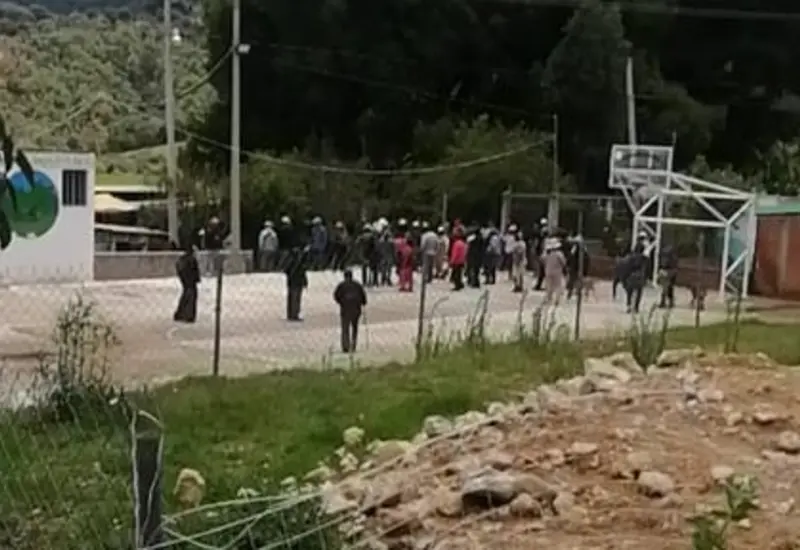 Fotografía que ilustra la denuncia pública contra el munícipe de Santa María Apazco por presuntas agresiones físicas a ciudadanos de la comunidad.