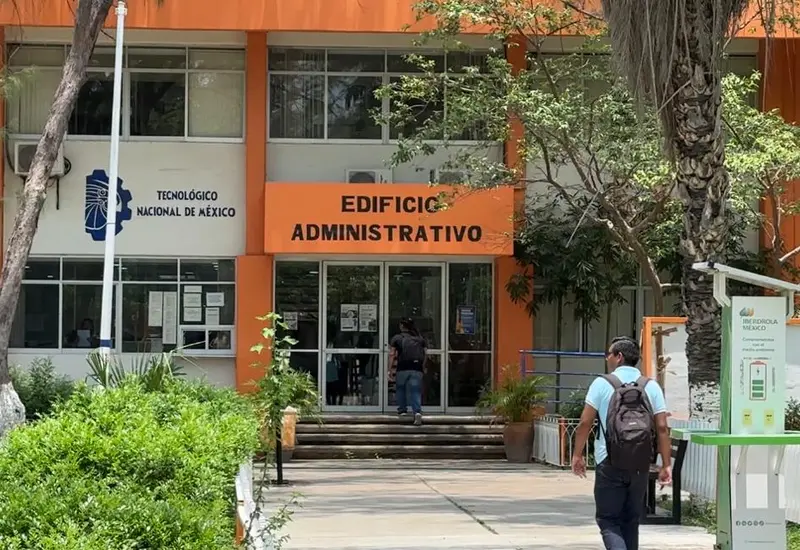 Personal de base del Tecnológico del Istmo se manifiesta para denunciar presunto favoritismo en la asignación de plazas y nombramientos laborales.