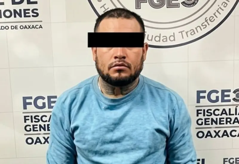 Un hombre, presunto feminicida, es detenido por las autoridades en Ejutla de Crespo, Oaxaca, tras ser vinculado a proceso por el crimen de su esposa.