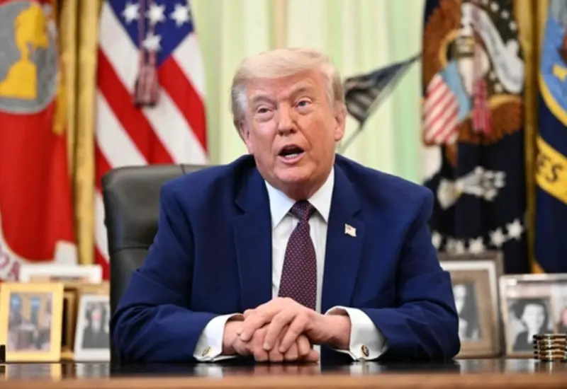 El entonces presidente Donald Trump en una fotografía de archivo, quien calificó de antipatriótica la resolución que buscaba limitar sus poderes de guerra contra Irán.