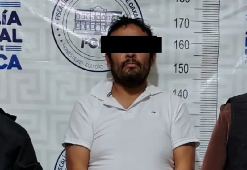 Fotografía de 'El Ñoño', detenido y señalado como presunto responsable de cometer robos con violencia en la zona de Etla, Oaxaca.