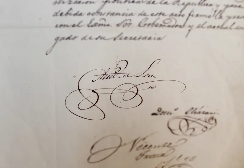 Imagen de la firma manuscrita de Antonio de León, destacado militar y político considerado uno de los grandes patriotas del estado de Oaxaca.
