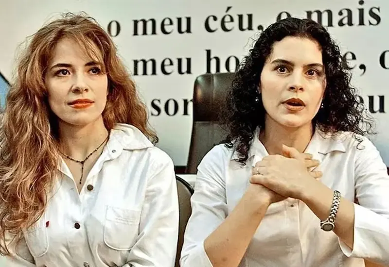 Las cantantes Gloria Trevi y Mary Boquitas posan juntas en una fotografía reciente, generando revuelo por su esperado reencuentro público.