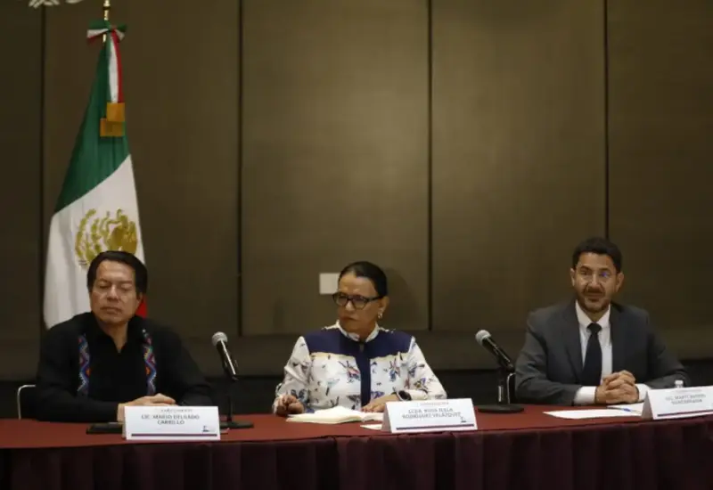 Mesa de negociación entre el Gobierno de México y la CNTE donde se discute la eliminación de la USICAMM y el esquema de pensiones.