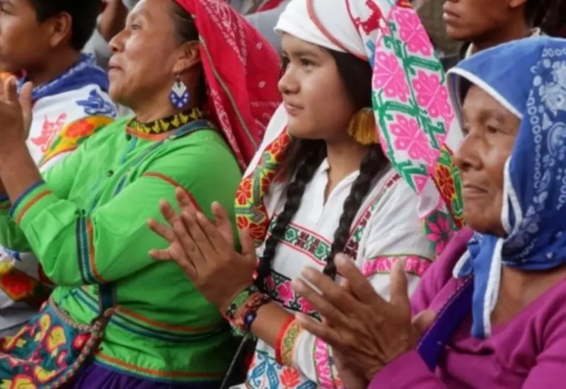 Representantes de pueblos indígenas y comunidades afromexicanas beneficiados por el plan de justicia del Gobierno Federal anunciado en el evento.