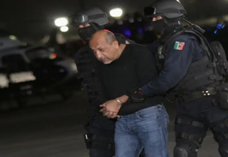 Fotografía de Servando Gómez, alias 'La Tuta', exlíder de la Familia Michoacana, durante su presentación a medios tras ser capturado en febrero de 2015.
