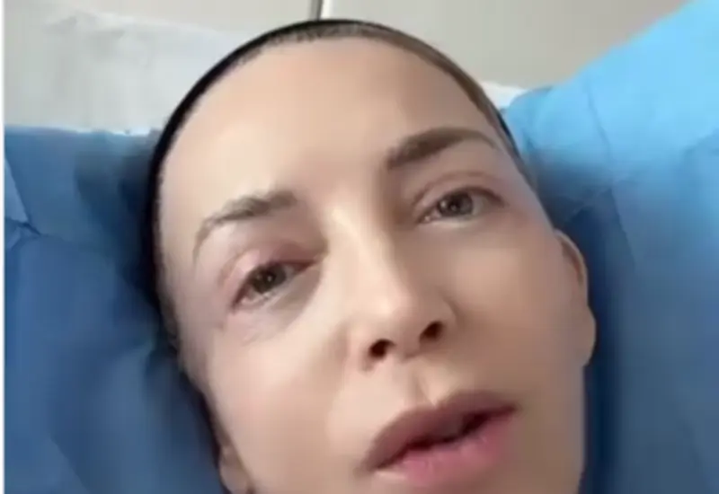 La actriz Laura Flores en una cama de hospital, imagen que preocupó a sus seguidores tras ser intervenida de emergencia el 17 de junio.