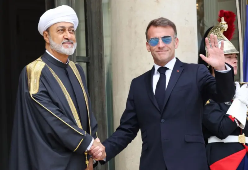 El presidente de Francia, Emmanuel Macron, y el sultán de Omán sellan el pacto de seguridad marítima para garantizar la libre navegación en Ormuz.