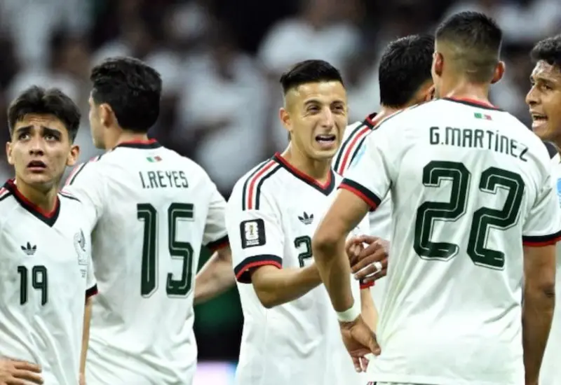 La selección de México se prepara para su próximo partido de fútbol contra su rival, Ecuador, que se jugará el martes en el Estadio Ciudad de México.
