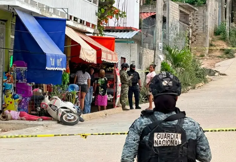 Una mujer fue víctima de un ataque mortal mientras conducía su motoneta en la localidad de Pinotepa Nacional, Oaxaca.