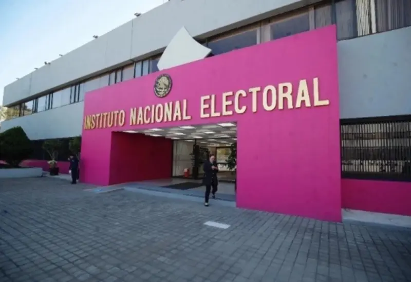 El nuevo modelo de la credencial para votar del INE, que presenta opciones de inclusión y nuevas medidas de seguridad contra falsificación.