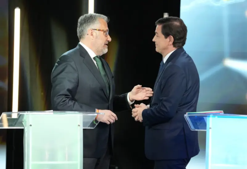 Líderes de la derecha y ultraderecha española sellan su pacto de gobierno en Castilla y León, un acuerdo calificado como xenófobo y racista.