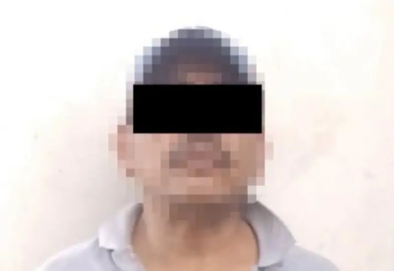 El hombre detenido en la zona de Candiani como presunto ladrón, mientras es puesto a disposición del Ministerio Público para su proceso.
