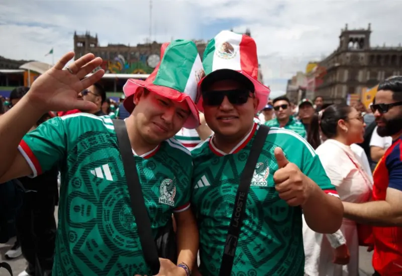 Un letrero en una sede mundialista muestra los precios, los cuales deben exhibirse claramente en pesos mexicanos por indicación de la Profeco.