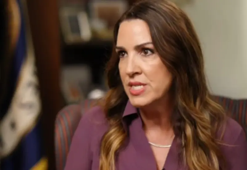 Retrato de Sara Carter, directora de la ONDCP, la funcionaria de Estados Unidos que habló sobre perseguir a políticos que protegen cárteles.