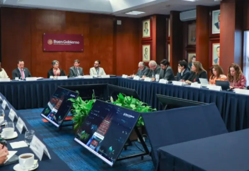 Imagen conceptual sobre la sanción a 39 servidores públicos inhabilitados por faltas graves, con multas superiores a los mil millones de pesos.