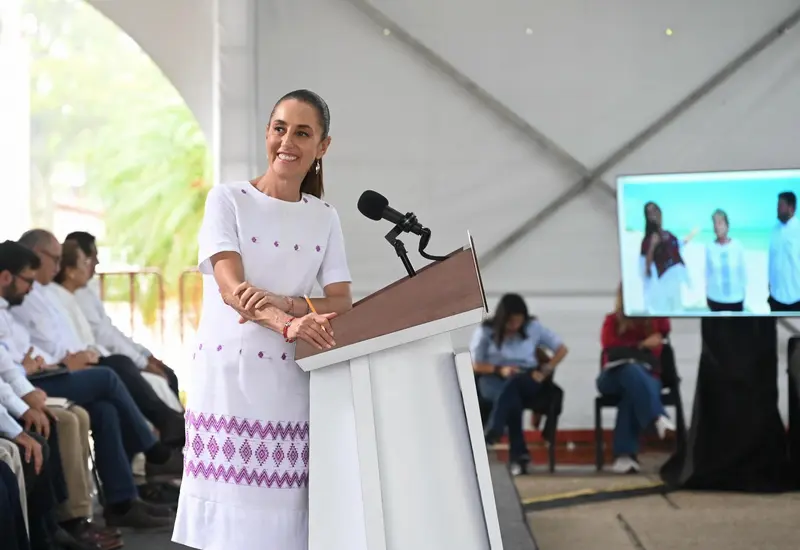 Claudia Sheinbaum anuncia el decreto para proteger la zona de Mahahual y la Costa Maya, frenando un megaproyecto turístico en favor del ecoturismo.