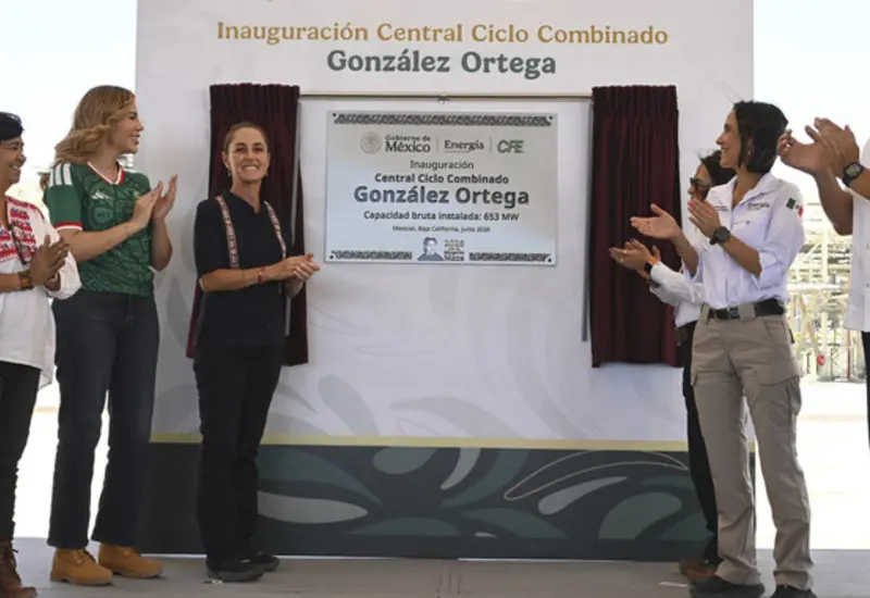 Claudia Sheinbaum durante la inauguración de la nueva planta de ciclo combinado en Mexicali, una central eléctrica que aportará 673 megawatts al sistema.