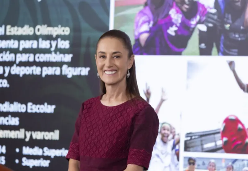Claudia Sheinbaum presenta la estrategia del Mundial Social para la construcción de 4,208 canchas deportivas con la colaboración de dependencias federales y estatales.