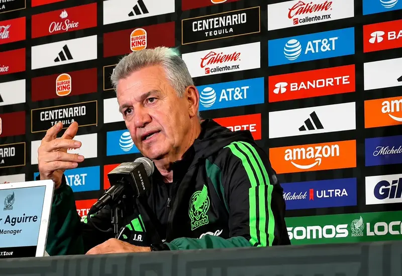 El técnico Javier Aguirre durante el último ensayo de la selección mexicana, donde se encuentra definiendo al cuadro titular del Tricolor.