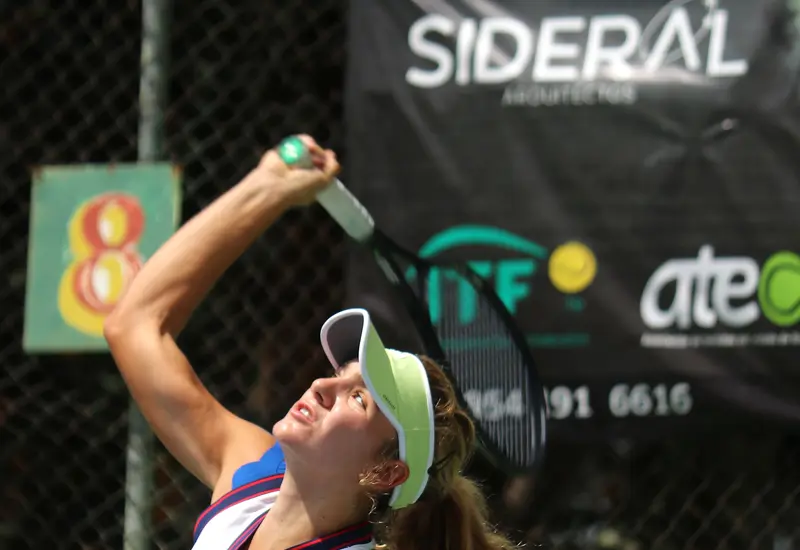 Los mejores tenistas juveniles del mundo compiten en el torneo Junior ITF que se celebra en las canchas de Puerto Escondido, Oaxaca.