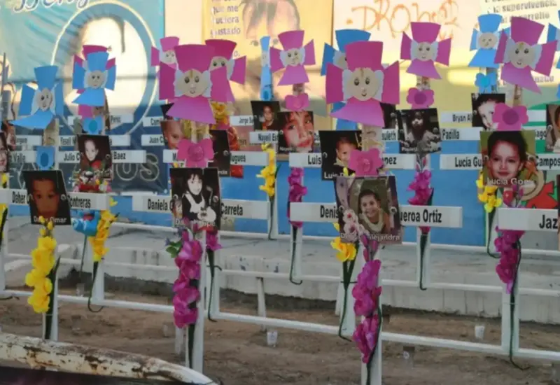 Imagen conmemorativa de la tragedia en la Guardería ABC, donde fallecieron 49 menores y por la cual la FGR continúa el proceso contra exfuncionarios.