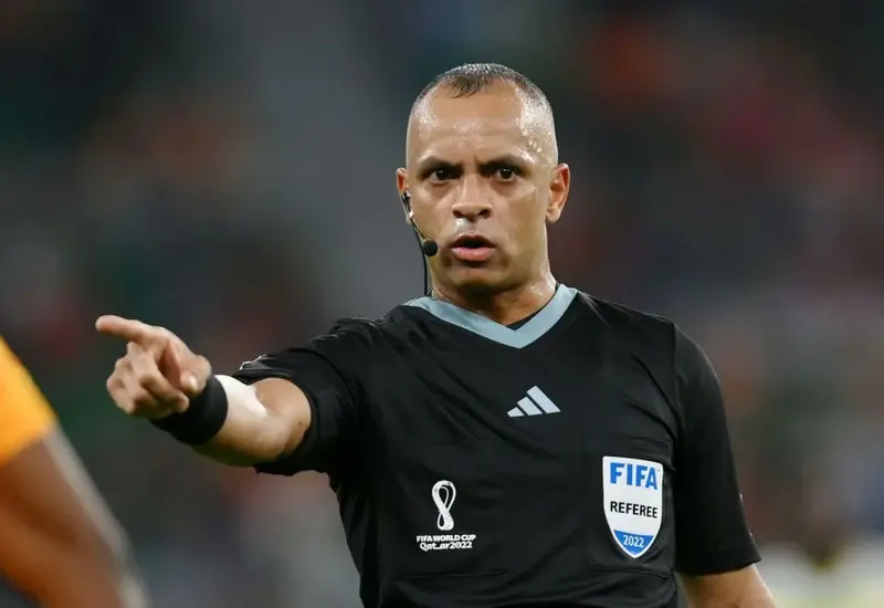 El árbitro brasileño Wilton Sampaio, quien será el juez central para el partido de fútbol entre las selecciones de México y Sudáfrica.