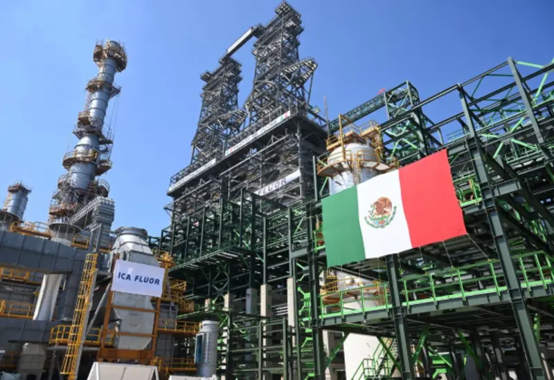 En febrero, la producción de hidrocarburos líquidos fue de un millón 630 mil barriles diarios.