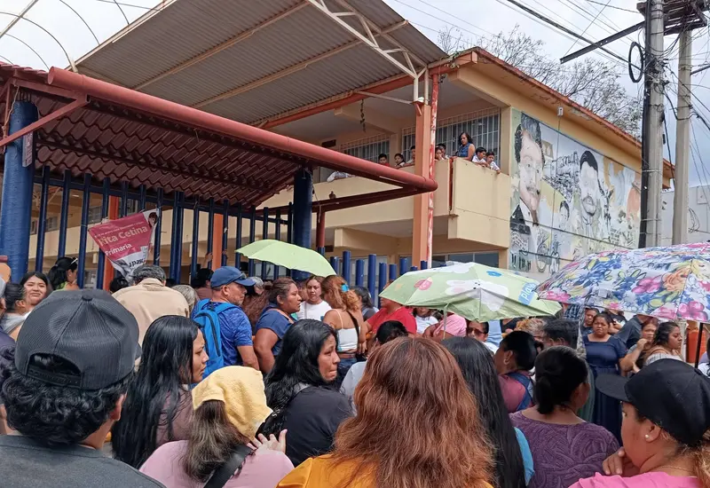 Los tutores exigen la intervención del IEEPO y de la Sección 22.
