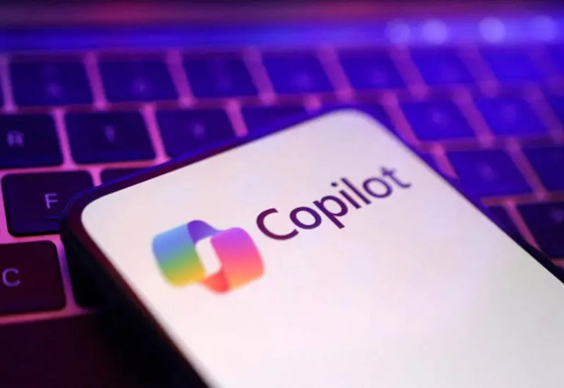 La función combina modelos de OpenAI y Anthropic en una sola respuesta.