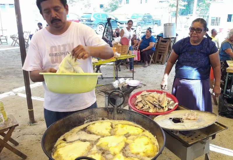 Las actividades incluyen rituales, comida y convivencia.