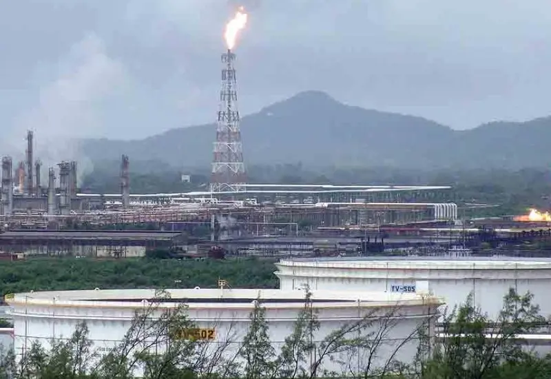 Refinería de Salina Cruz moderniza procesos y reduce emisiones contaminantes.