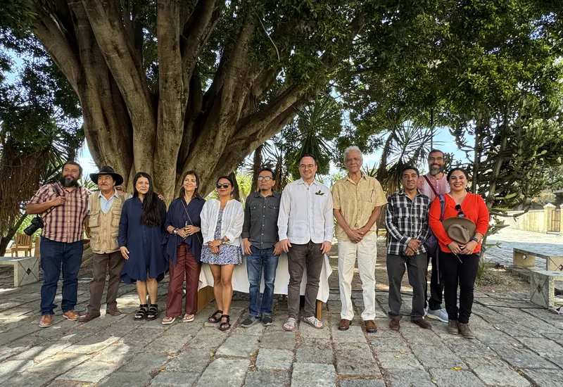 Ayer, en el CaSa se inauguró la exposición “Hacer memoria(s). Fotografía periodística y documental en Oaxaca”, reúne la obra 30 autores y autoras.