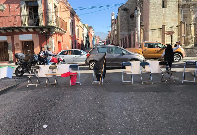 También hay bloqueos en el Centro Histórico.